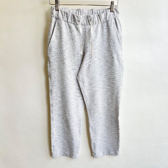 Lululemon On The Fly crop 23”, Gray Striped , Size 4 B103 - Picture 3 of 8